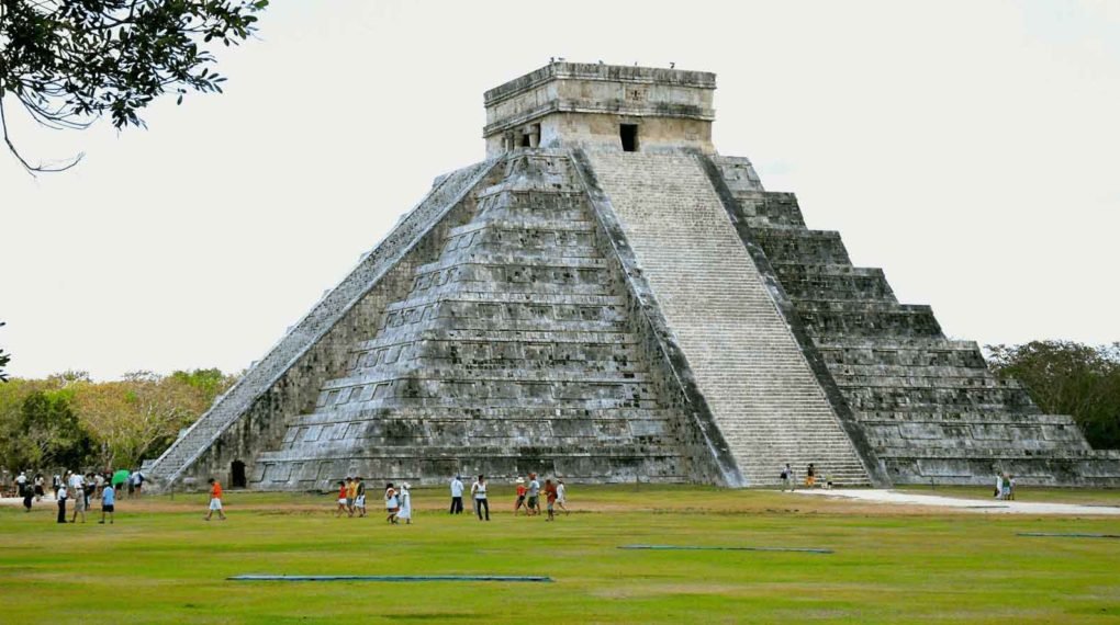 chichen itza image